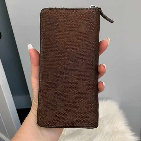 Authentic brown Gucci zippy wallet - Picture 10 of 17